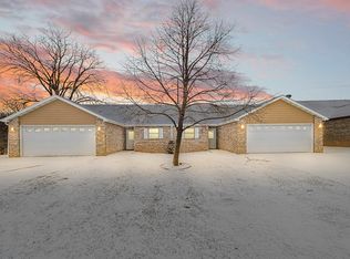 1678A Drum Corps Dr, Menasha, WI 54952