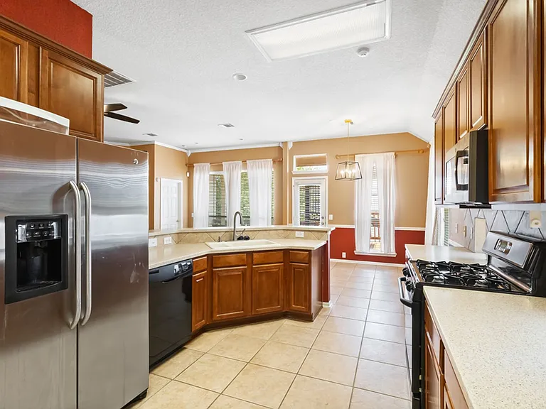 3527 Mendocino Park — Photo 10