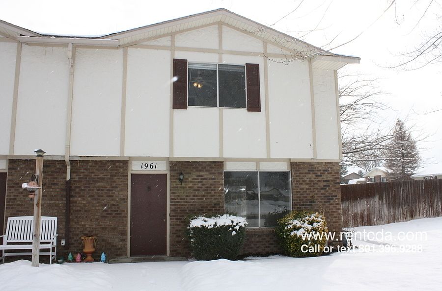 1st image of 1961 E Parkridge Dr
