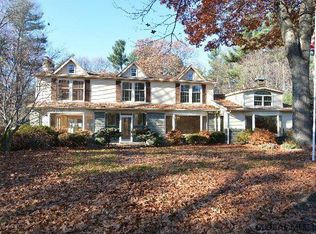 4 Pine Hl, Ballston Lake, NY 12019