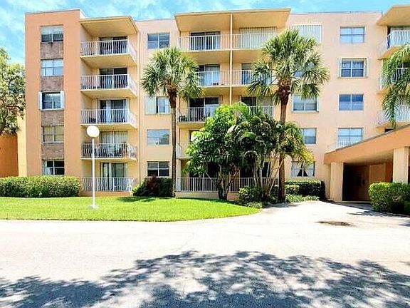 3rd image of 480 Executive Center Dr APT 5M