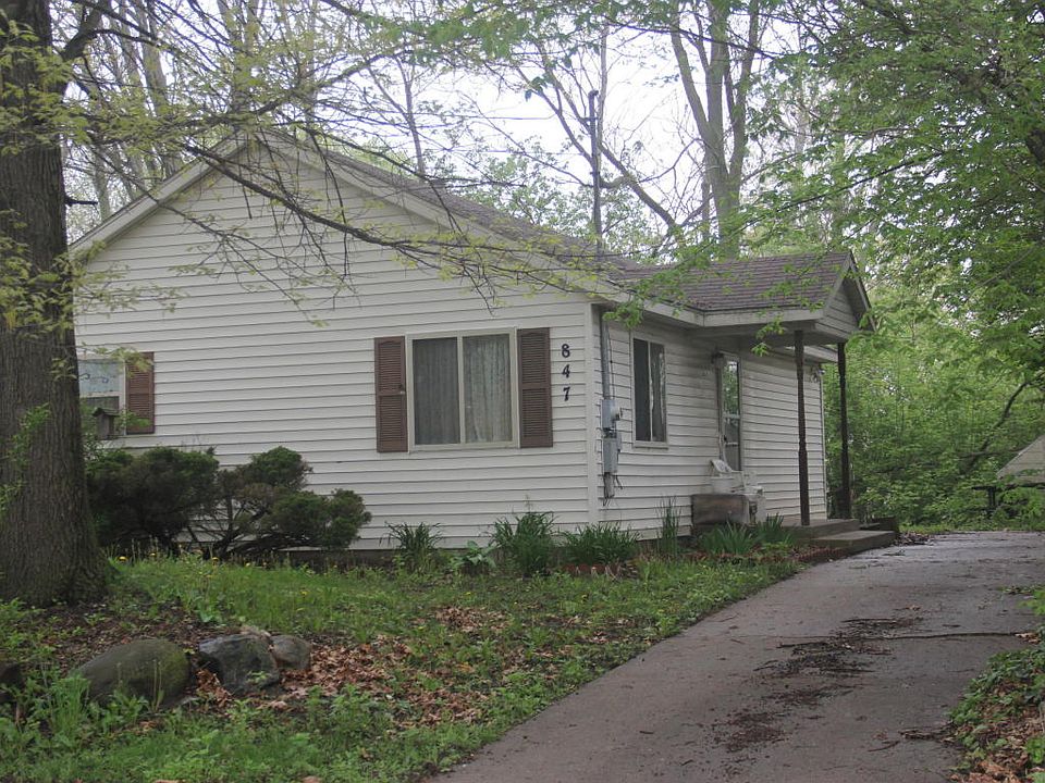 1st image of 847 Woolsey Dr SW