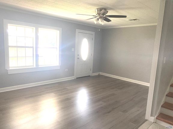 3rd image of 107 Shirley St