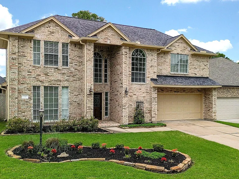 241 Blue Hill Dr — Photo 1
