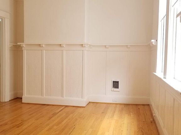 4th image of 1101 Oak St APT 6