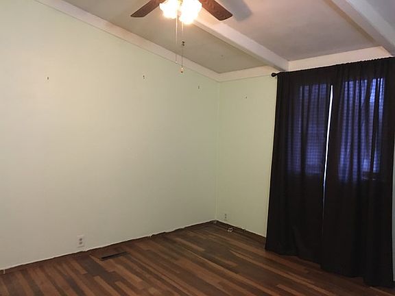3rd image of 301 Hillcrest Dr