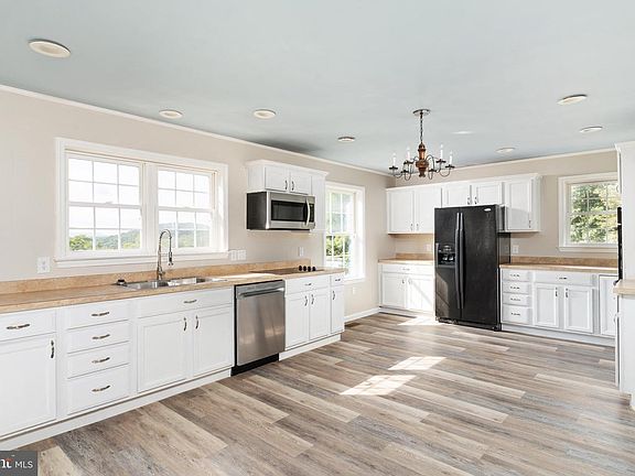 3rd image of 102 Zebra Ln