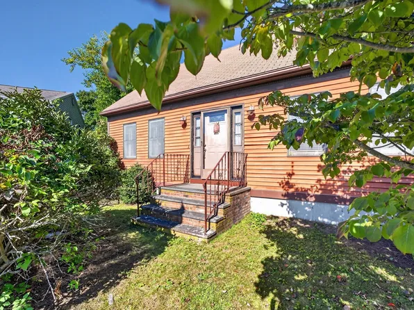 52 Donny Dr, New Bedford, MA 02740
