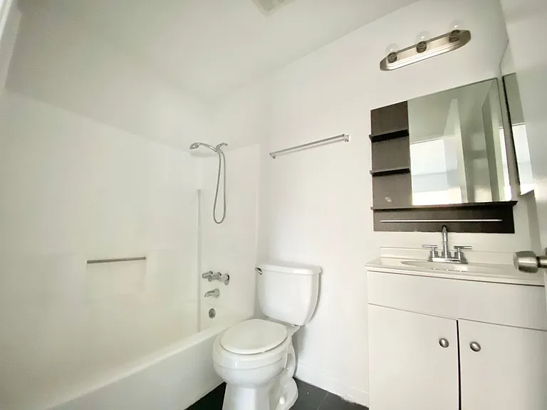 Electro Apartments - WSP 833 Berendo LLC — Photo 30