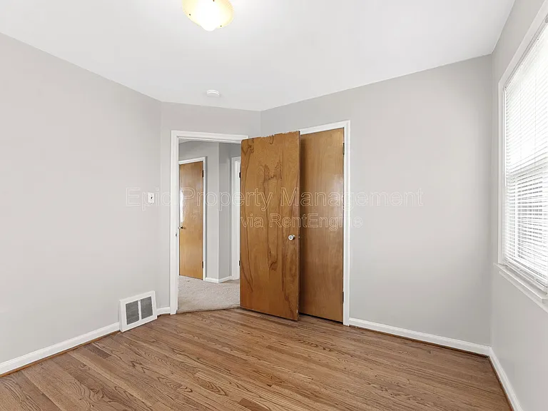 1778 Warwick Ave — Photo 8