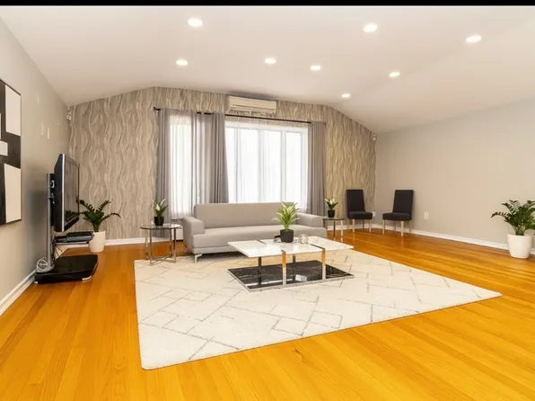 2613 East 65th Street image 3 of 31