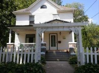 219 N Tryon St, Woodstock, IL 60098