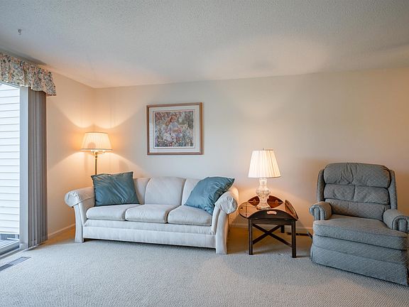 3rd image of 603 Fox Hollow Drive