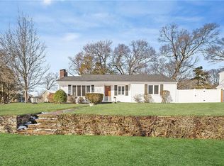 417 Squantum Dr, Warwick, RI 02888