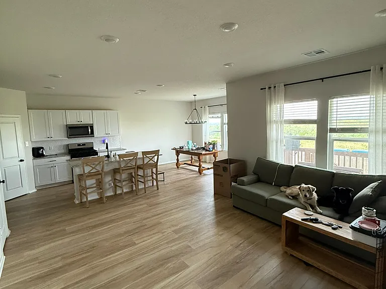 10608 Napoleon St — Photo 3