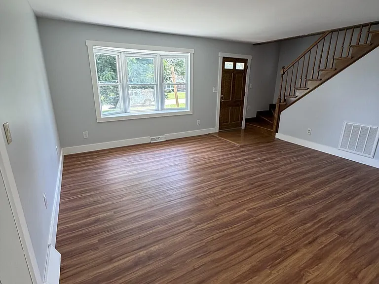 721 Wayland Dr — Photo 7