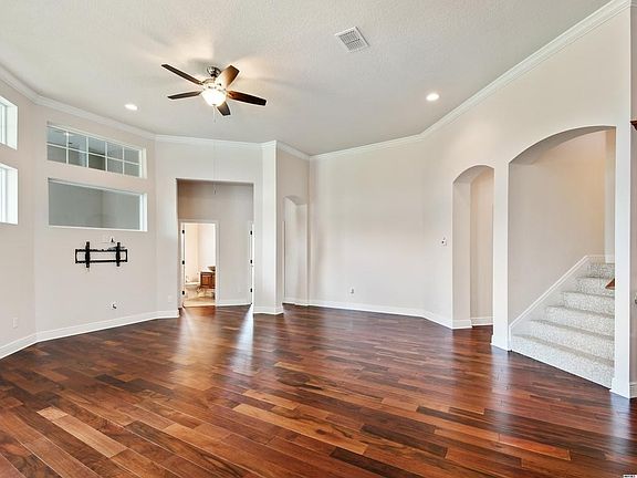 4th image of 19335 Robertson St