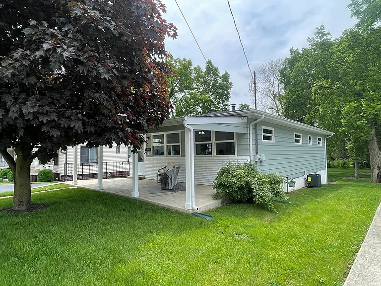 339 W Main St — Photo 18