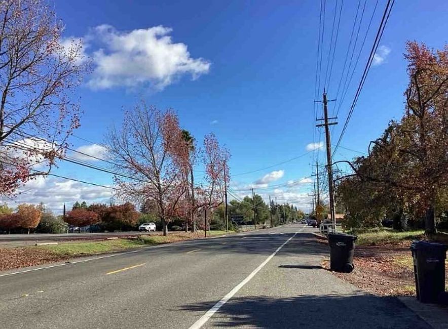 Exterior Neighborhood (street photo)