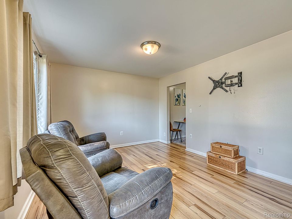 22490 Huntington Ct, photo 5