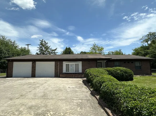 1601 Bluesprings Rd, Fayetteville, NC 28304