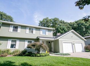 16163 Harbor View Dr, Spring Lake, MI 49456