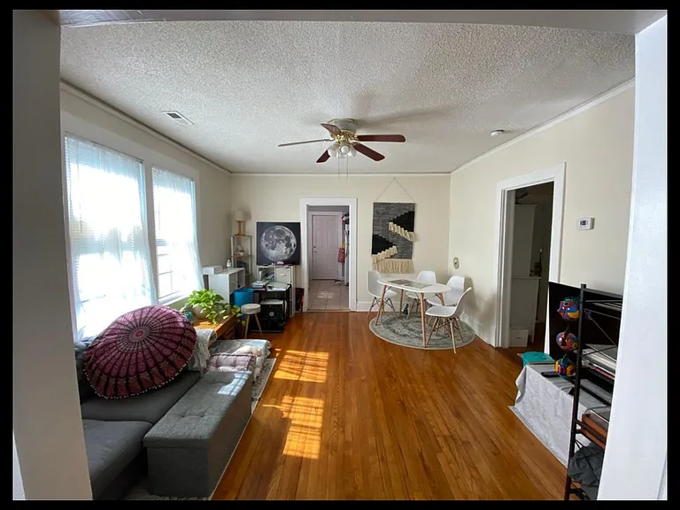 189 W Poplar St #A — Photo 4