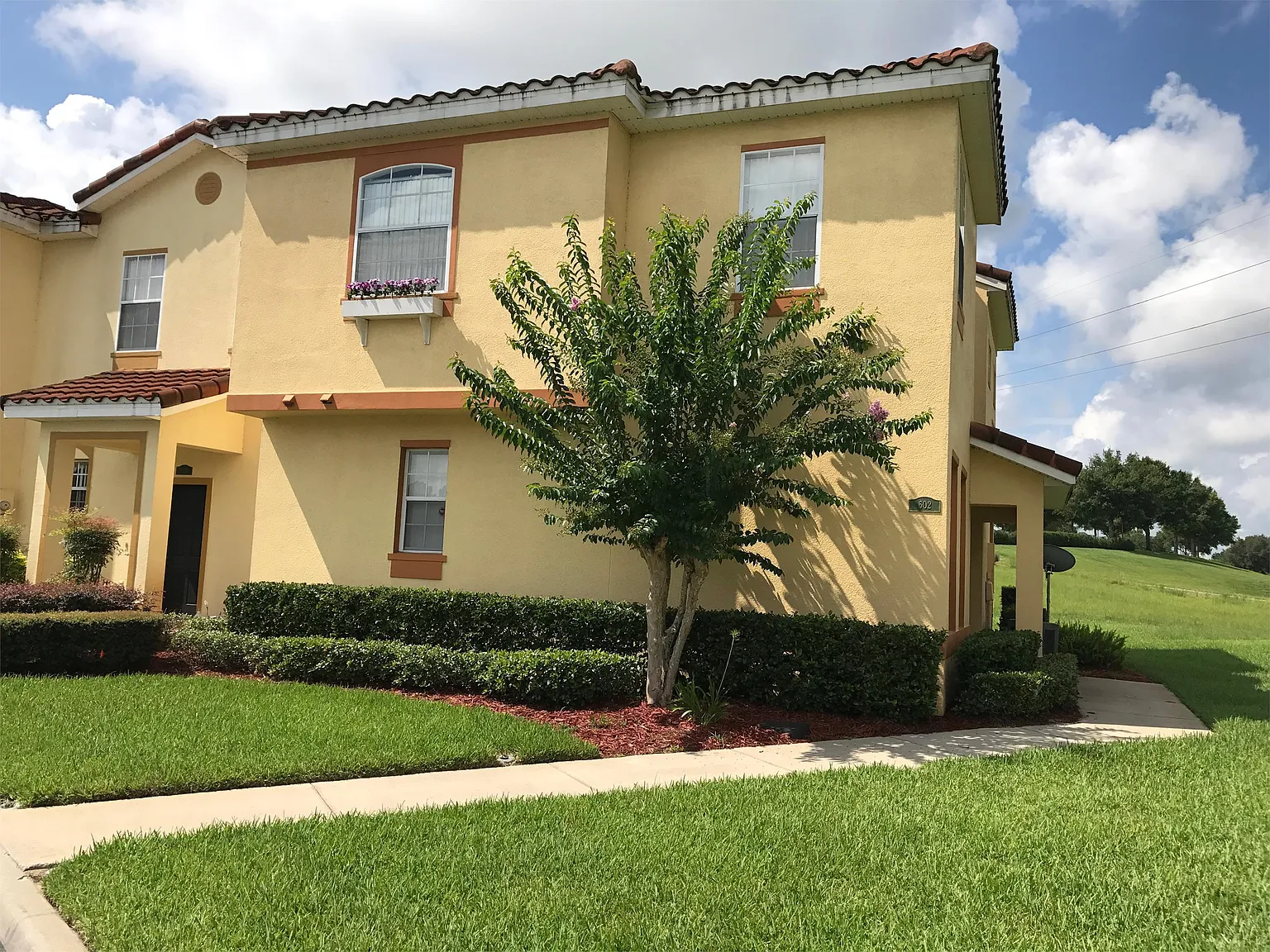 4 bed, 3.5 bath, 1824 sqft, $1,990 — Photo 2