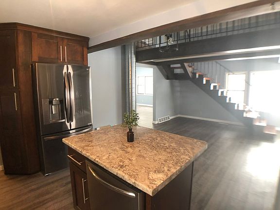 3rd image of 612 W 5th St