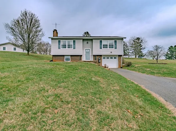 107 Rhudy St, Galax, VA 24333