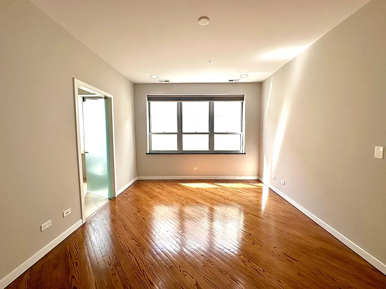 1635 W Cortland St #301 — Photo 22