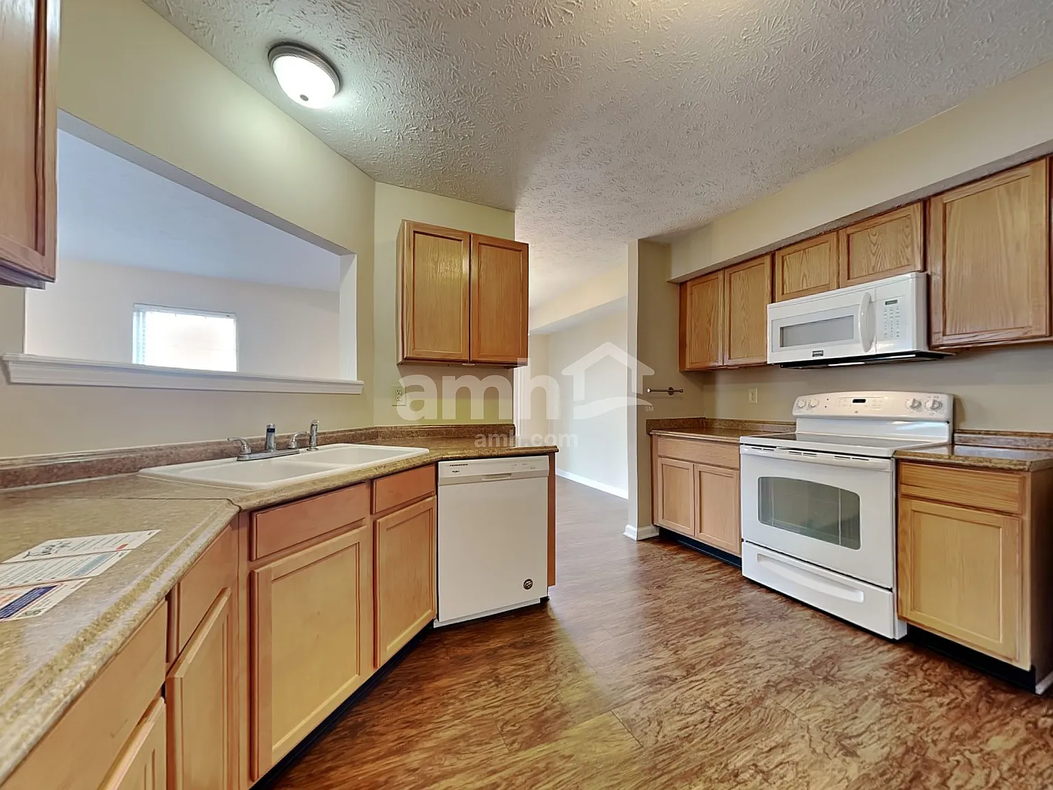 3 bed, 2.5 bath, 1840 sqft, $2,045 — Photo 4