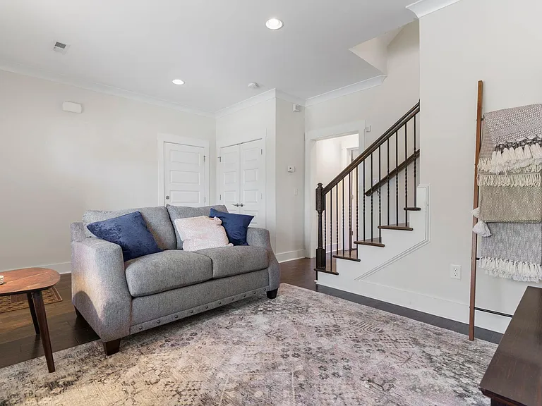 105B McCall St — Photo 31