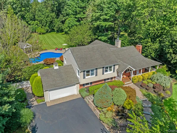 37 Salem Ridge Drive, Huntington, NY 11743