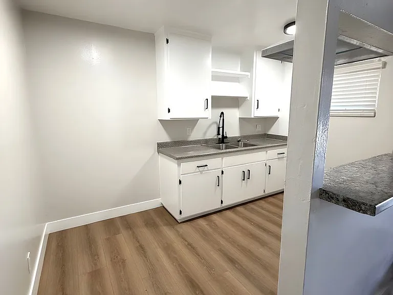 6500 S Western Ave #7 — Photo 1