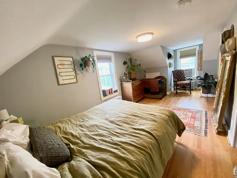 80 Russell St — Photo 17