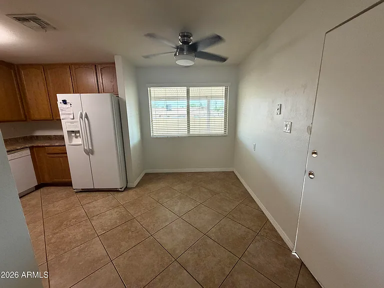 1207 E Christy Dr — Photo 5