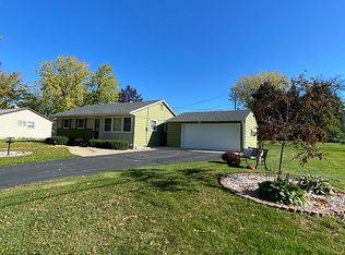 1509 Doral Ln, Waukesha, WI 53188