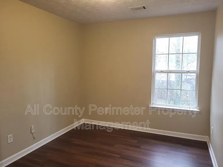 5543 Pineridge Ct — Photo 9