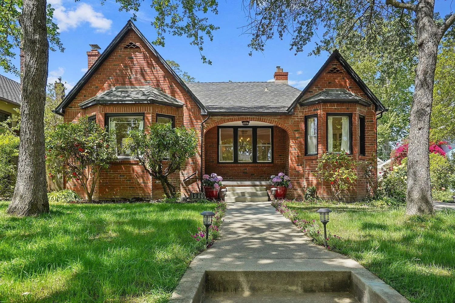 1900 45th St photo 1