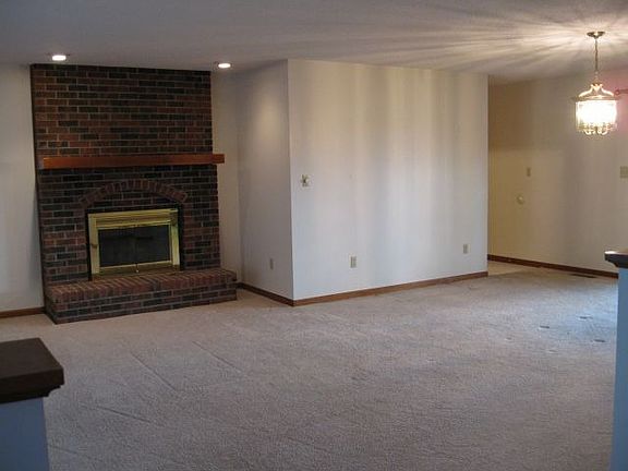 3rd image of 806 Dale Dr