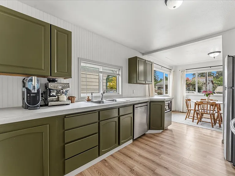 114 Cherry St NW — Photo 14
