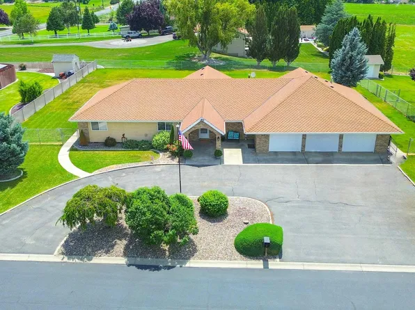 50 Flagstone Ln, Sunnyside, WA 98944