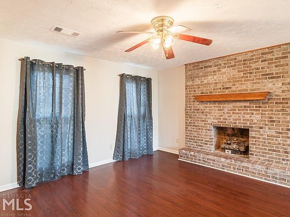 3rd image of 124 Russell Cir #10