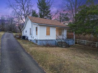 902 Giles Rd, Blacksburg, VA