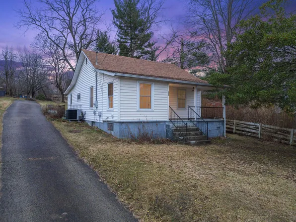 902 Giles Rd, Blacksburg, VA 24060