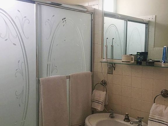 3rd image of 920 N Pennsylvania St APT 1