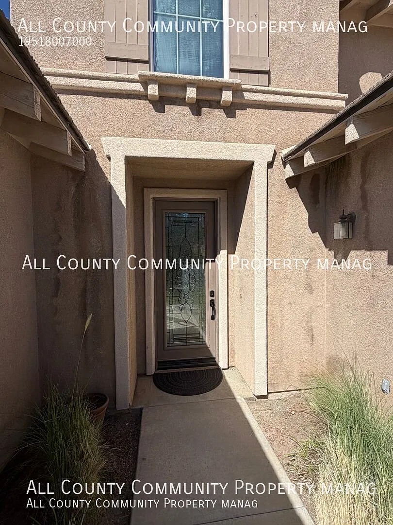 Single Family Home in Greer Ranch — Photo 3