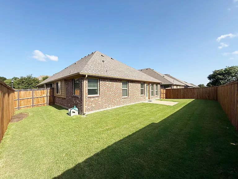 4303 Oak Bluff Dr — Photo 36
