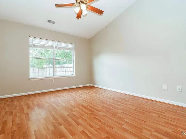 448 Cabrill Dr — Photo 11